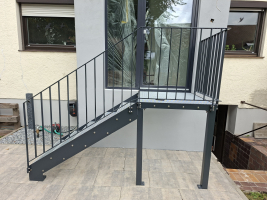 Aussentreppe-zur-Terasse